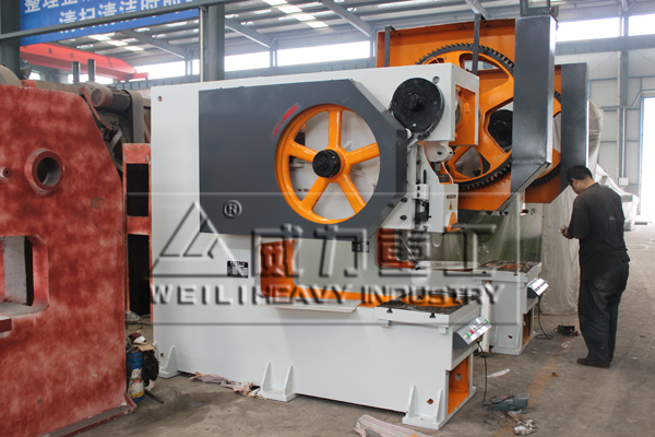 國標80噸深喉沖床生產現場