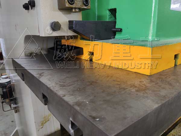 氣動(dòng)沖床組成細(xì)節(jié)